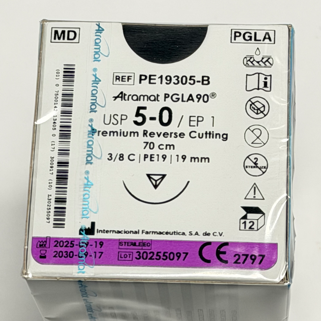 SUTURA PGLA90 INCOLORO USP 5-0, 70 CM AGUJA PE-19 REVERSO CORTANTE PREMIUM 19 MM 3/8 CIRCULO ATRAMAT 